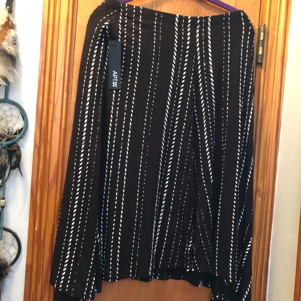 Apt 9 skirt